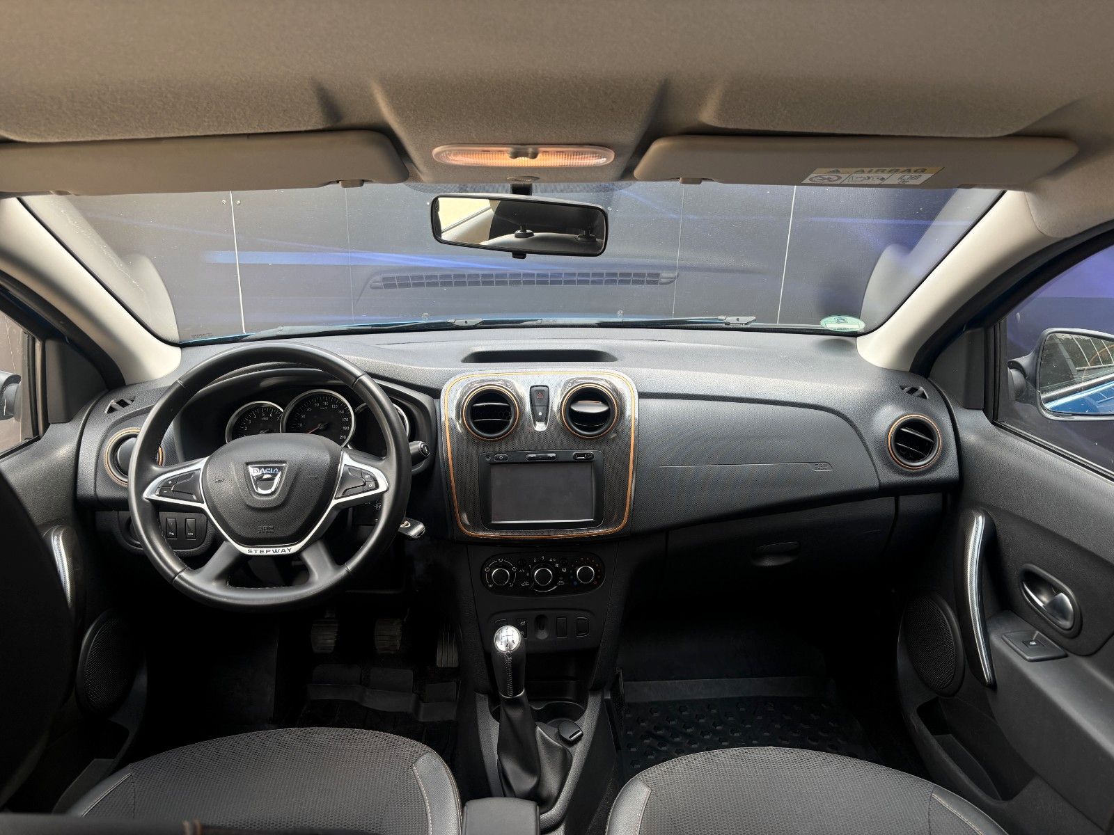 Fahrzeugabbildung Dacia Logan MCV II Kombi Stepway Celebration
