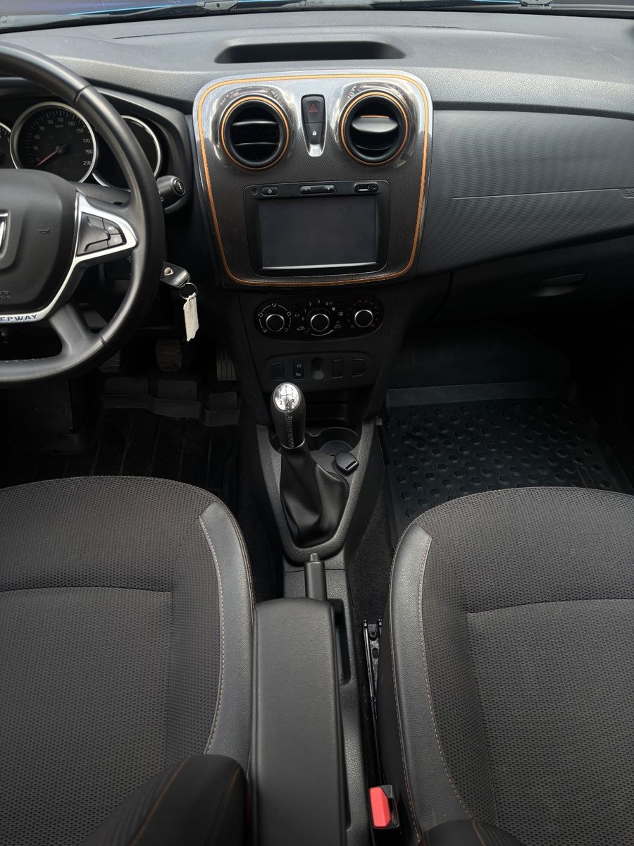 Fahrzeugabbildung Dacia Logan MCV II Kombi Stepway Celebration