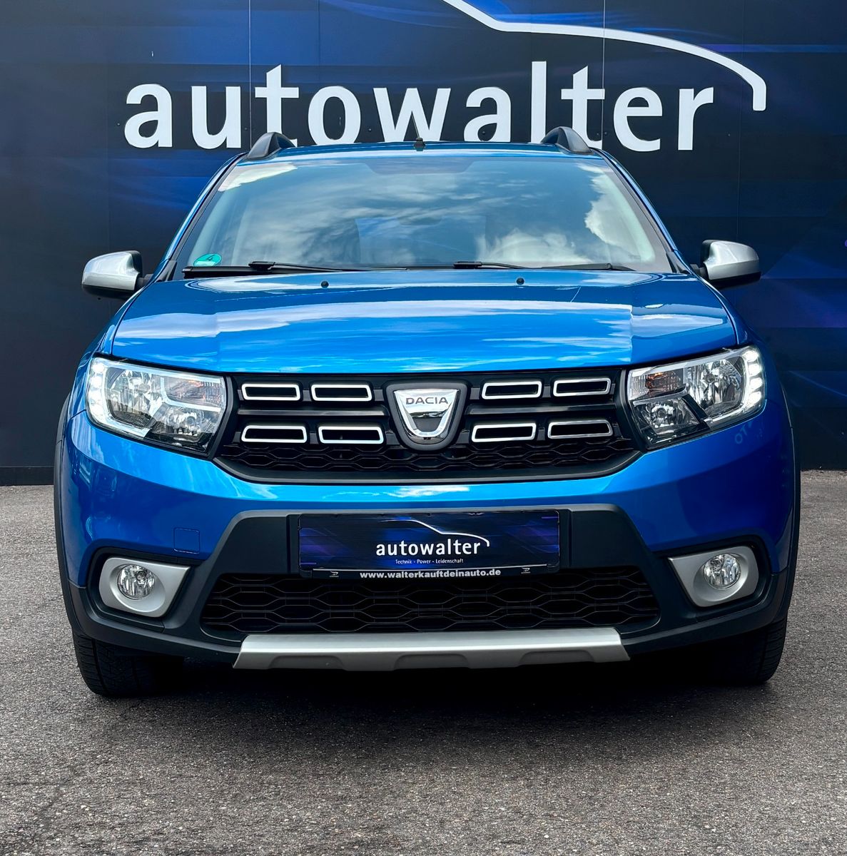 Fahrzeugabbildung Dacia Logan MCV II Kombi Stepway Celebration