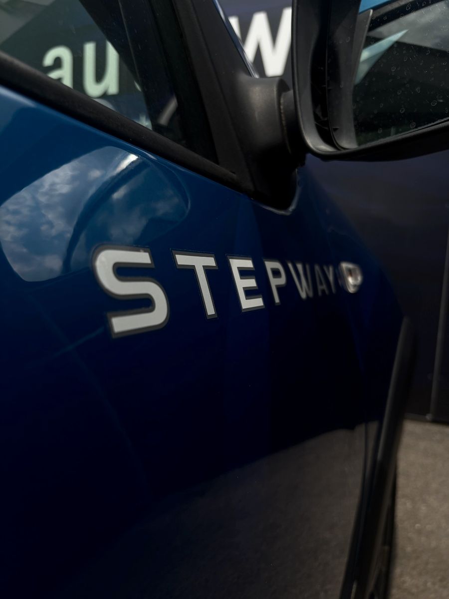 Fahrzeugabbildung Dacia Logan MCV II Kombi Stepway Celebration