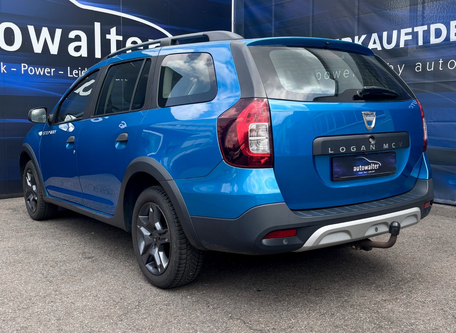 Fahrzeugabbildung Dacia Logan MCV II Kombi Stepway Celebration