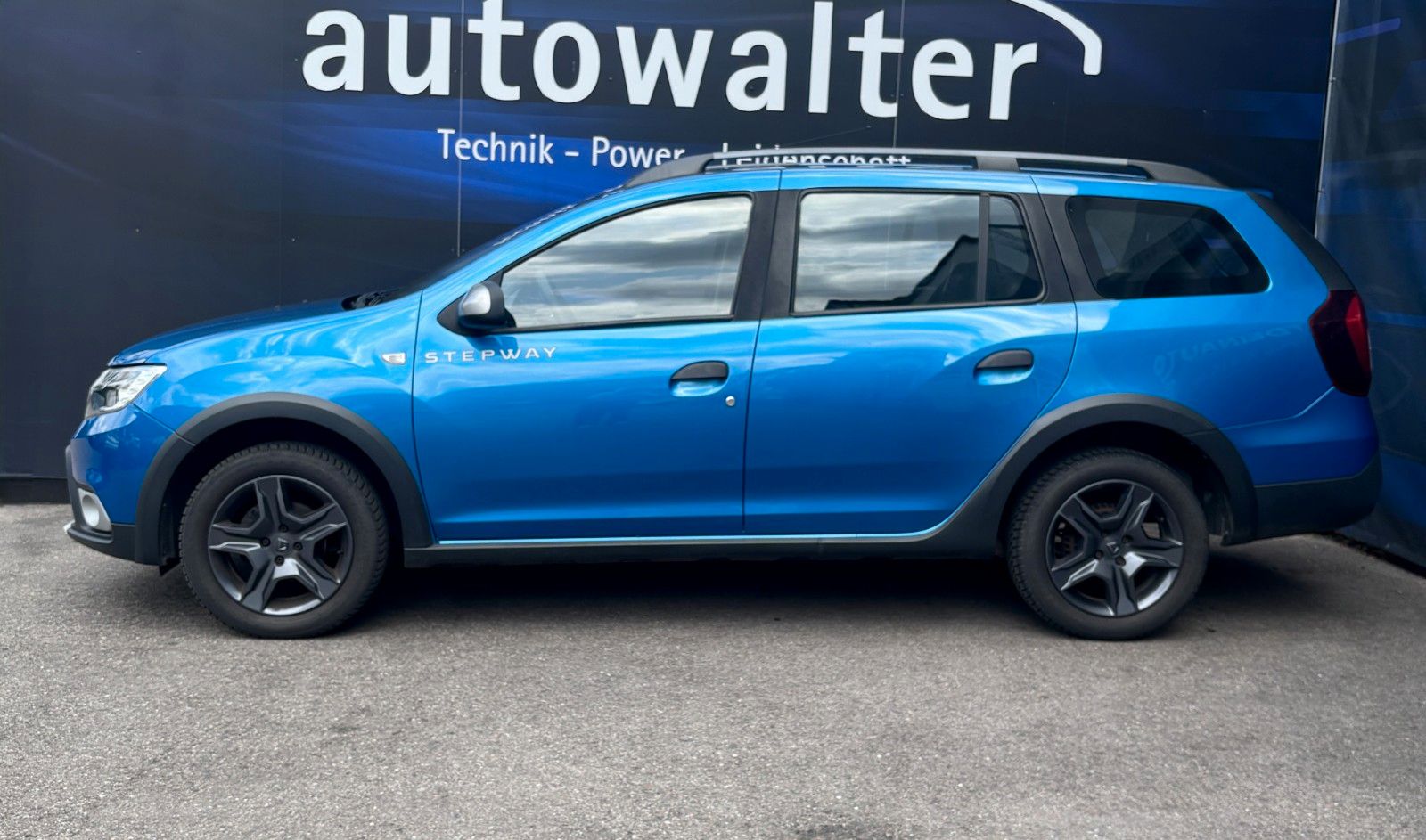 Fahrzeugabbildung Dacia Logan MCV II Kombi Stepway Celebration