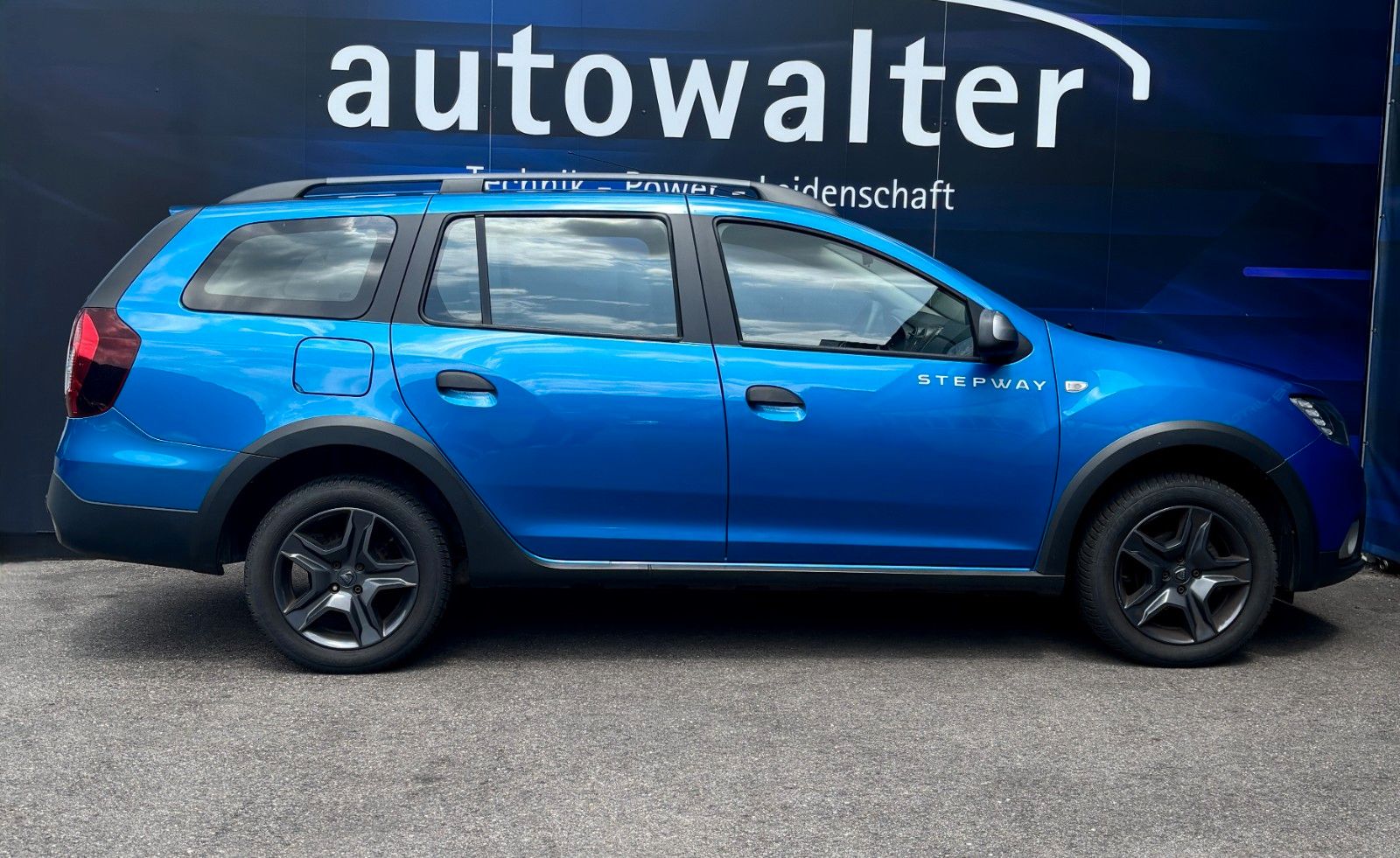 Fahrzeugabbildung Dacia Logan MCV II Kombi Stepway Celebration
