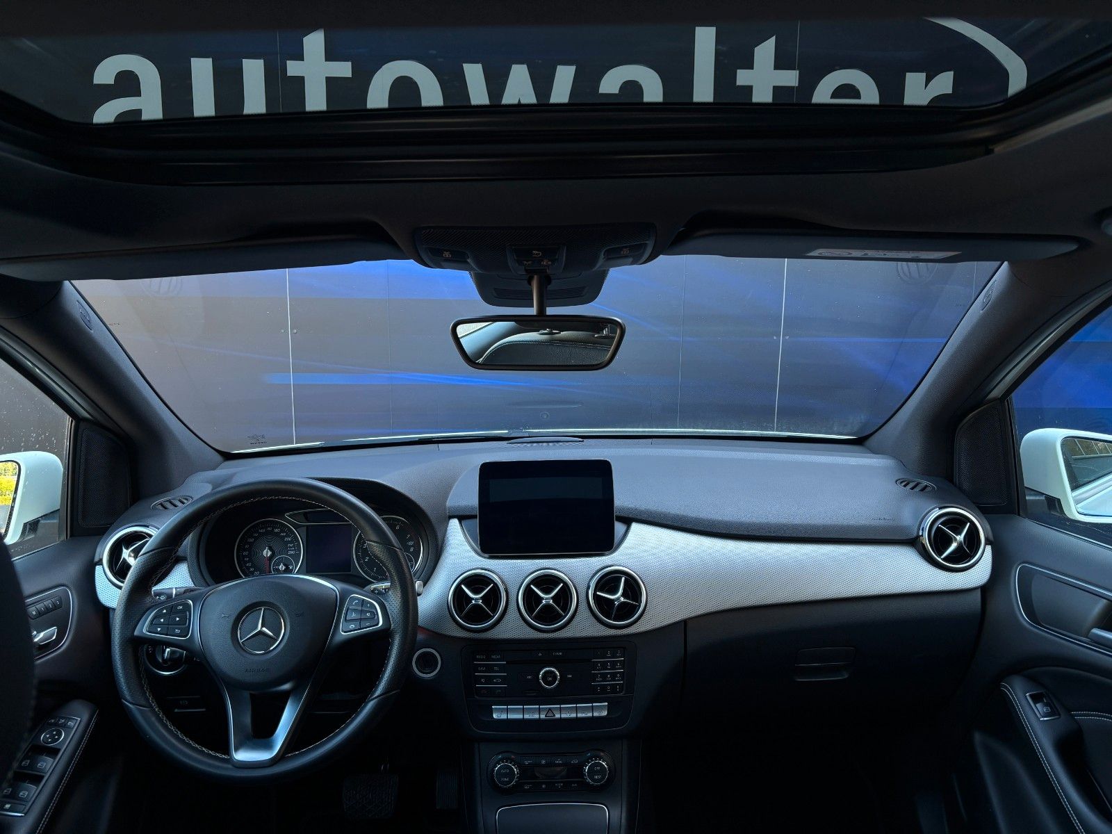 Fahrzeugabbildung Mercedes-Benz B 200 Edition ,1 Hand , Panodach