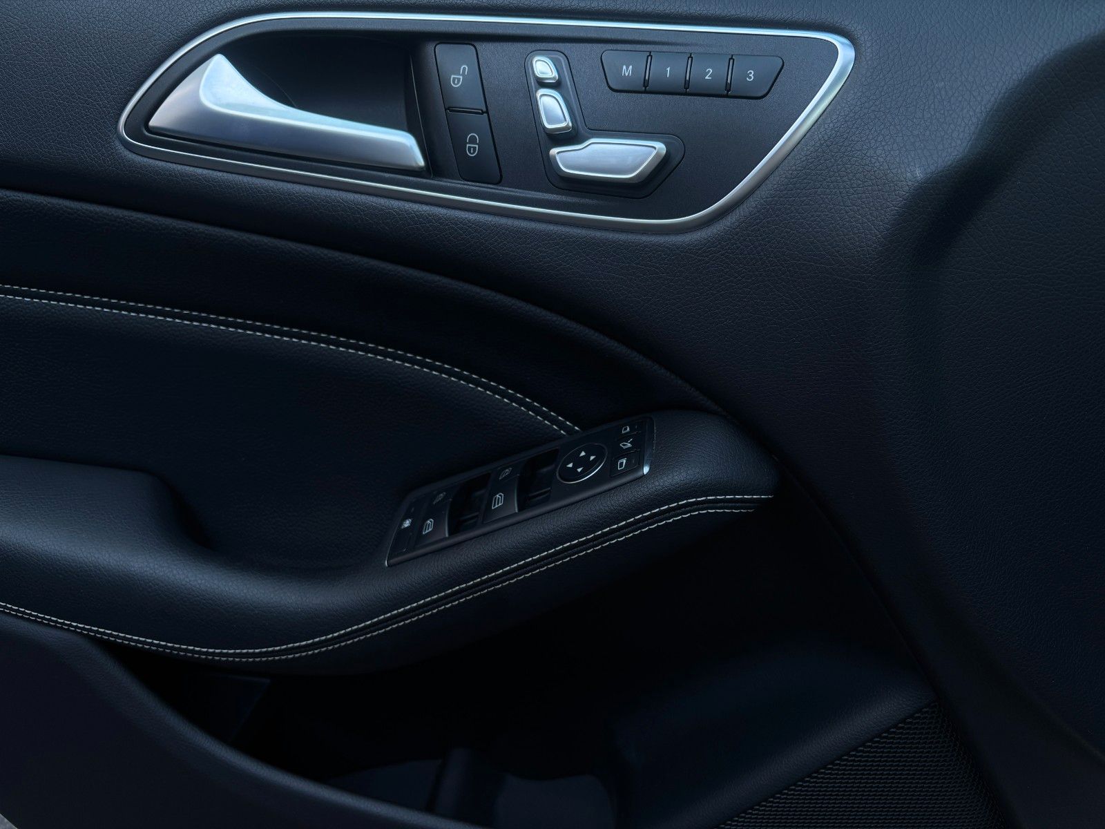 Fahrzeugabbildung Mercedes-Benz B 200 Edition ,1 Hand , Panodach