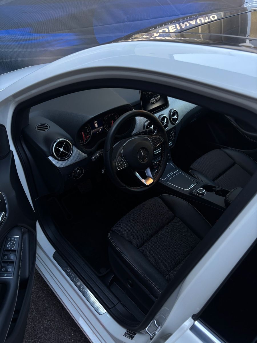 Fahrzeugabbildung Mercedes-Benz B 200 Edition ,1 Hand , Panodach