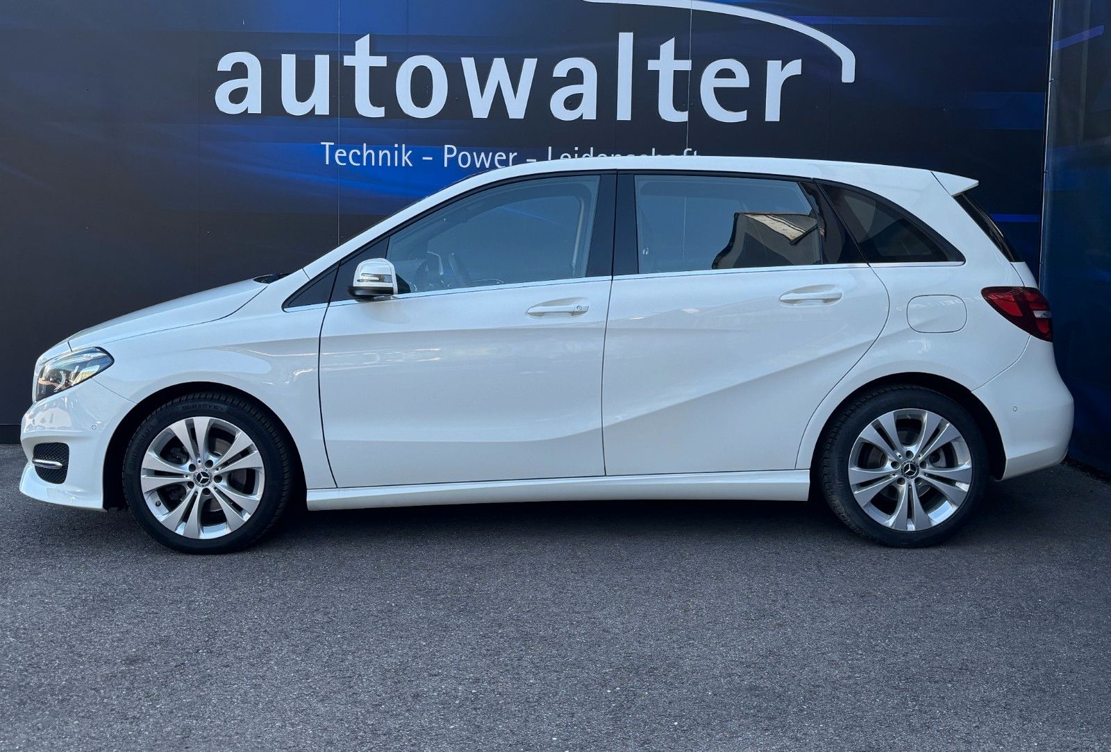 Fahrzeugabbildung Mercedes-Benz B 200 Edition ,1 Hand , Panodach