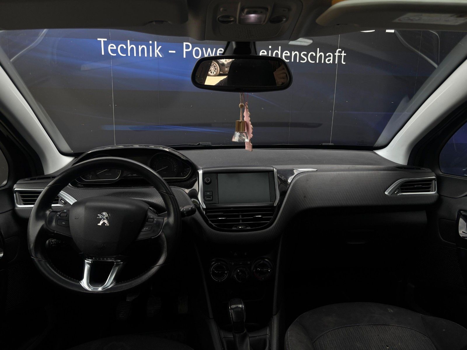 Fahrzeugabbildung Peugeot 208 Style