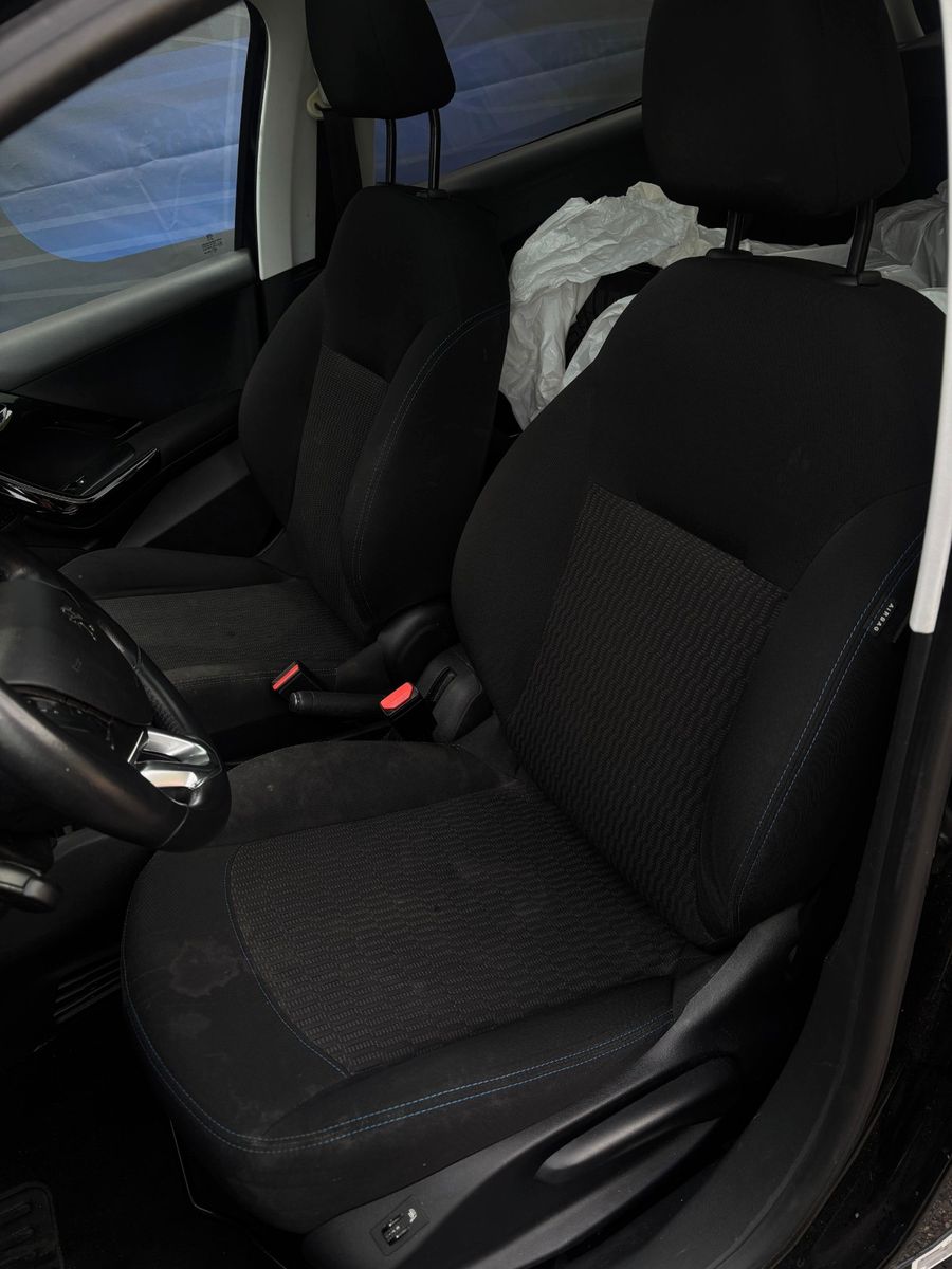 Fahrzeugabbildung Peugeot 208 Style