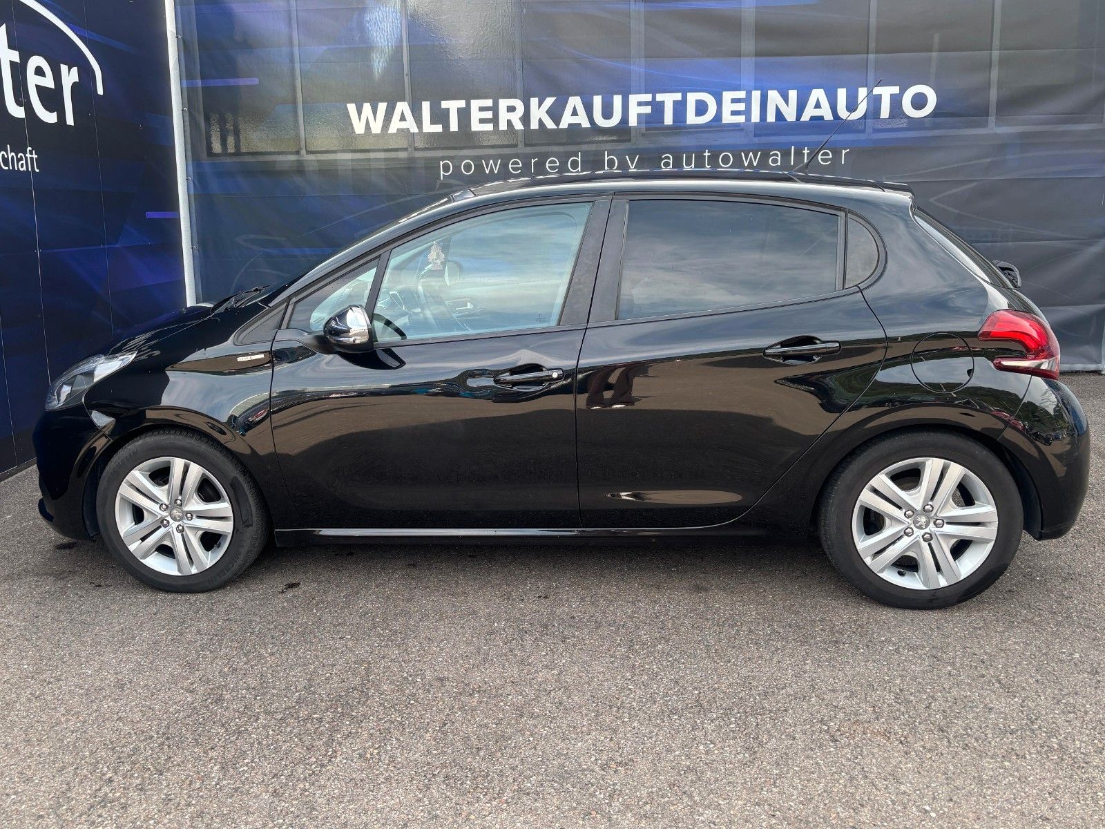 Fahrzeugabbildung Peugeot 208 Style