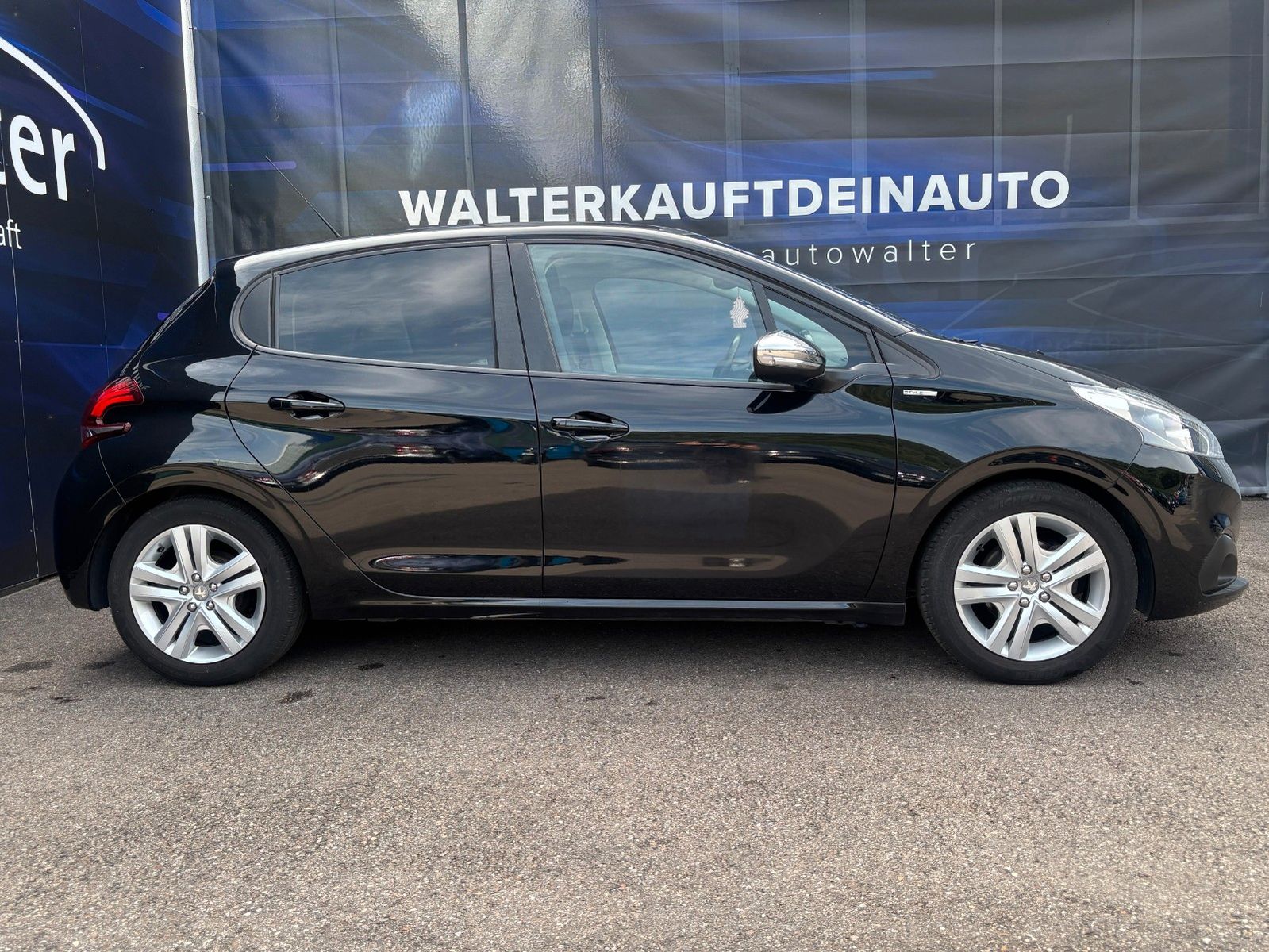 Fahrzeugabbildung Peugeot 208 Style