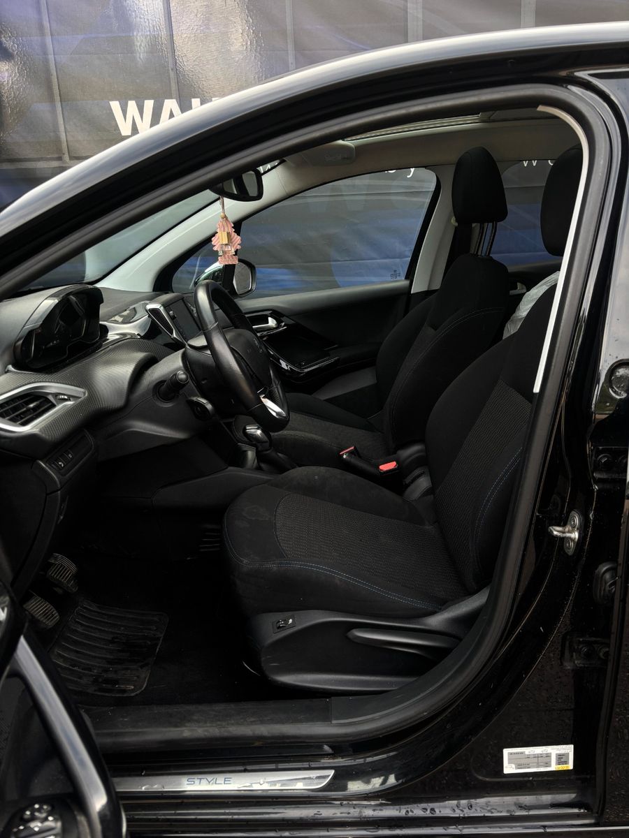 Fahrzeugabbildung Peugeot 208 Style