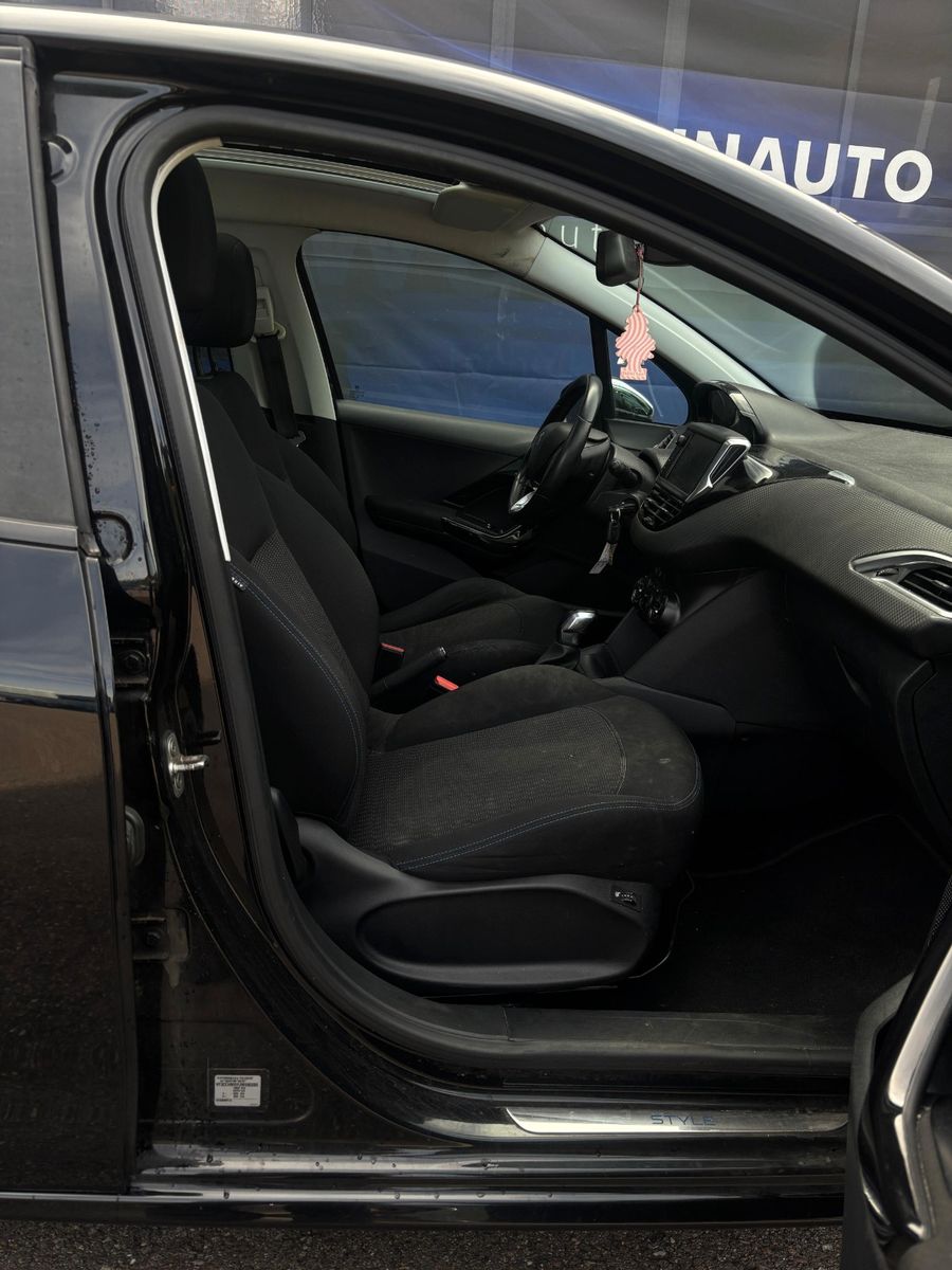 Fahrzeugabbildung Peugeot 208 Style