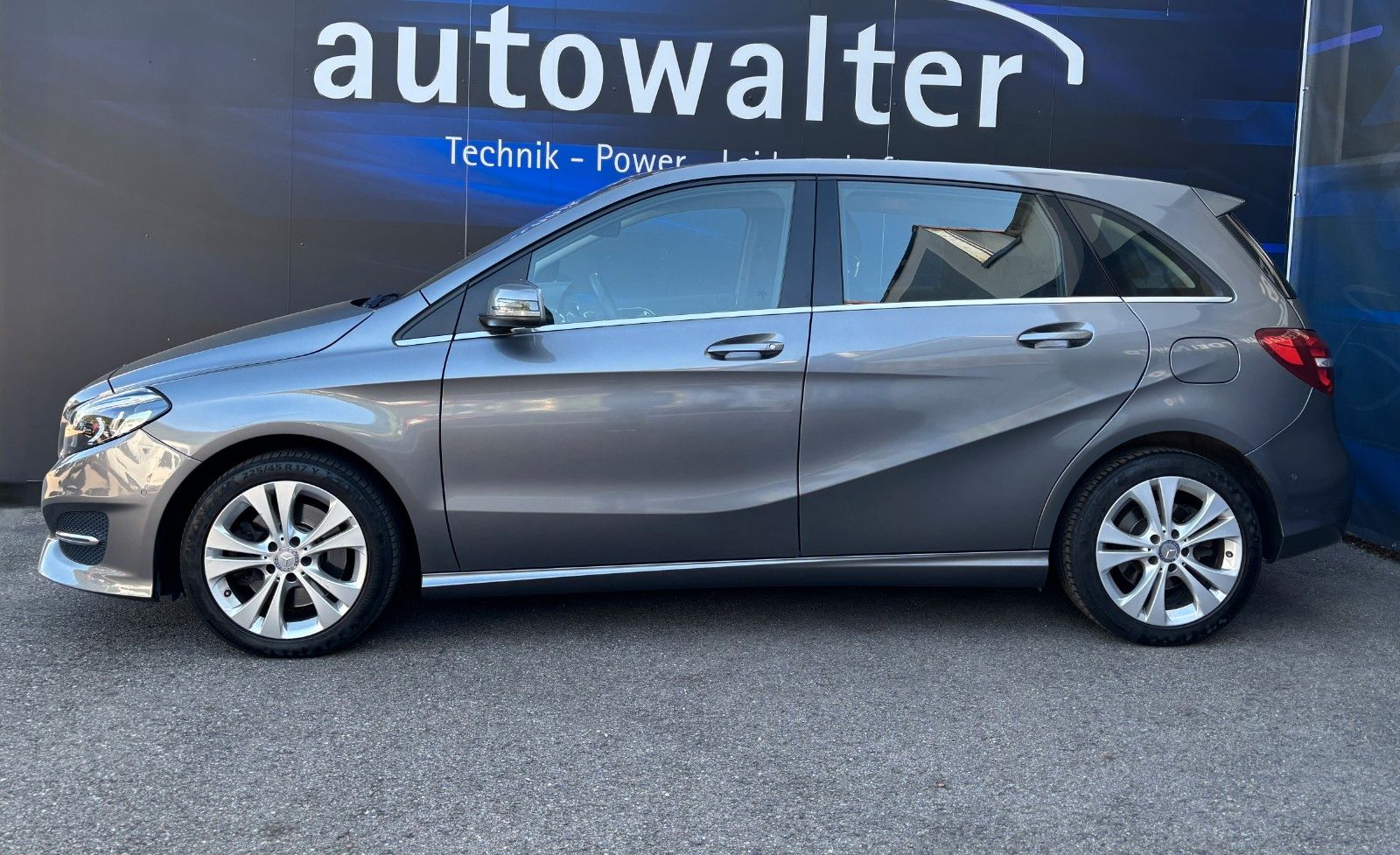 Fahrzeugabbildung Mercedes-Benz B 250,AHK abnehmbar