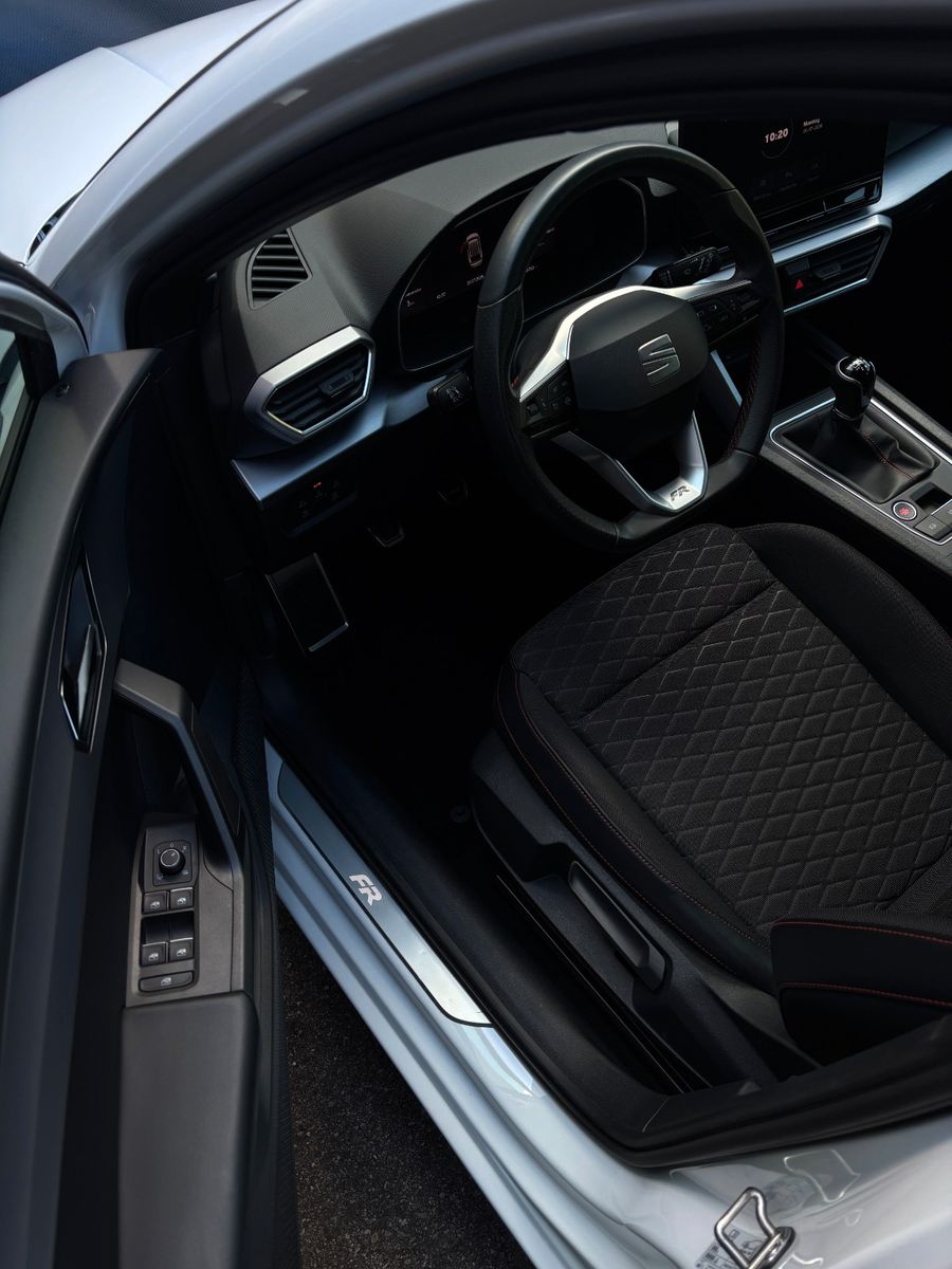 Fahrzeugabbildung SEAT Leon Sportstourer FR