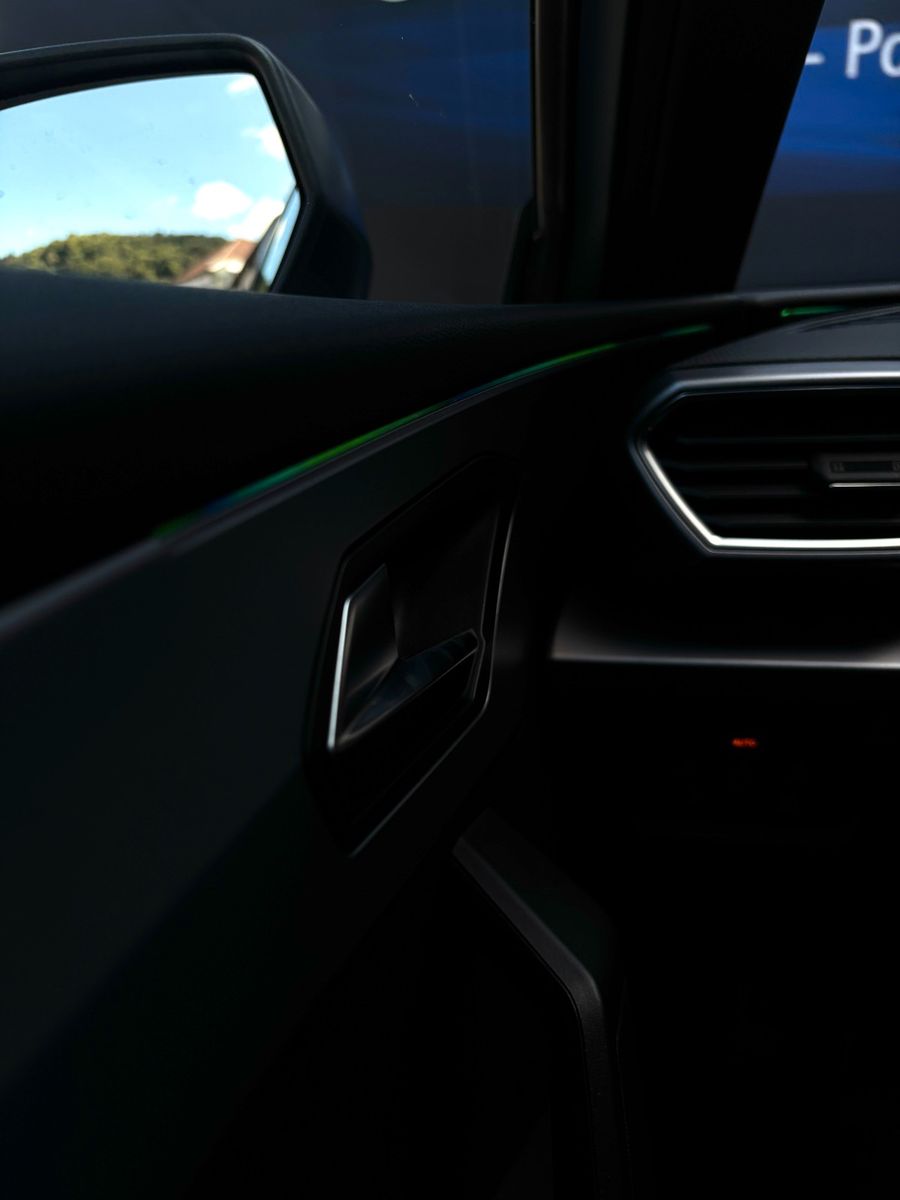 Fahrzeugabbildung SEAT Leon Sportstourer FR