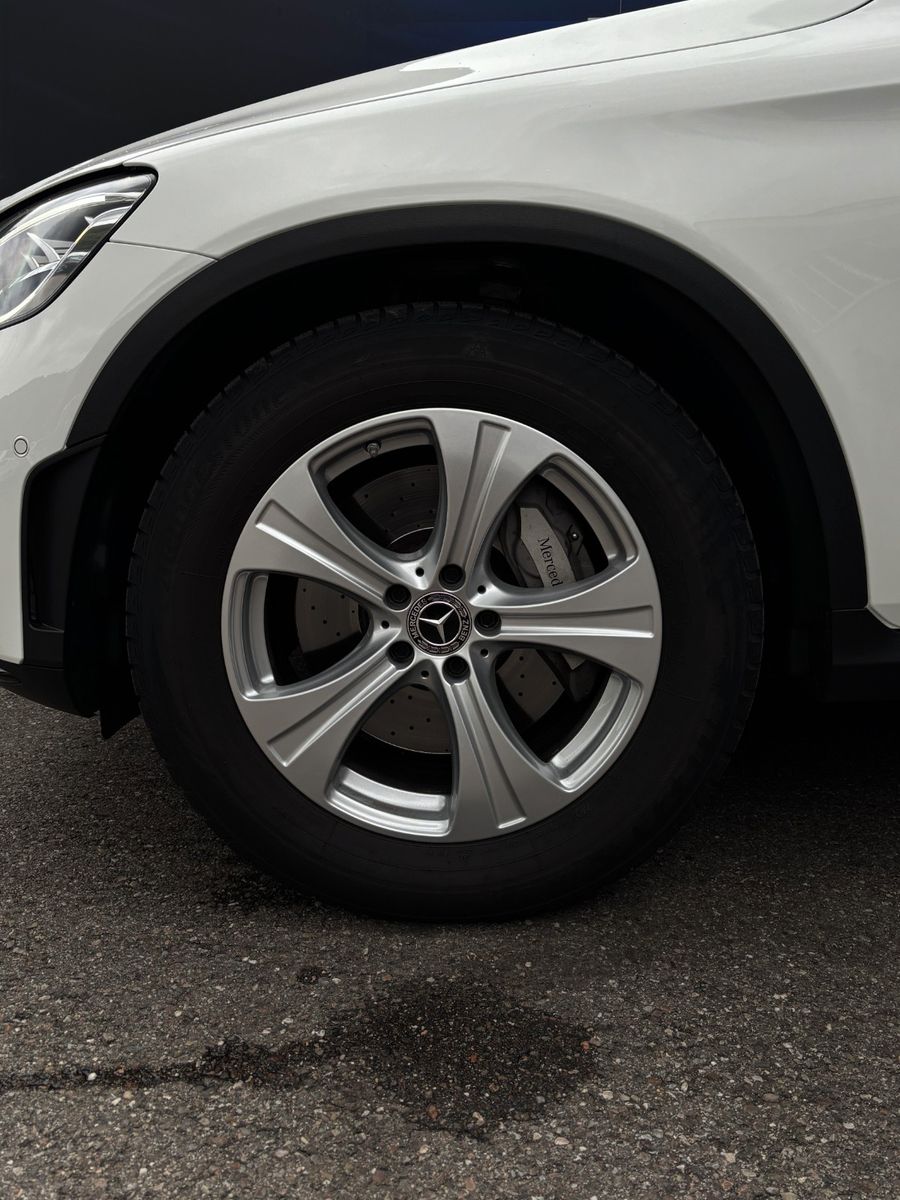 Fahrzeugabbildung Mercedes-Benz GLC 300 4Matic AHK Schwenkbar,AMG Line