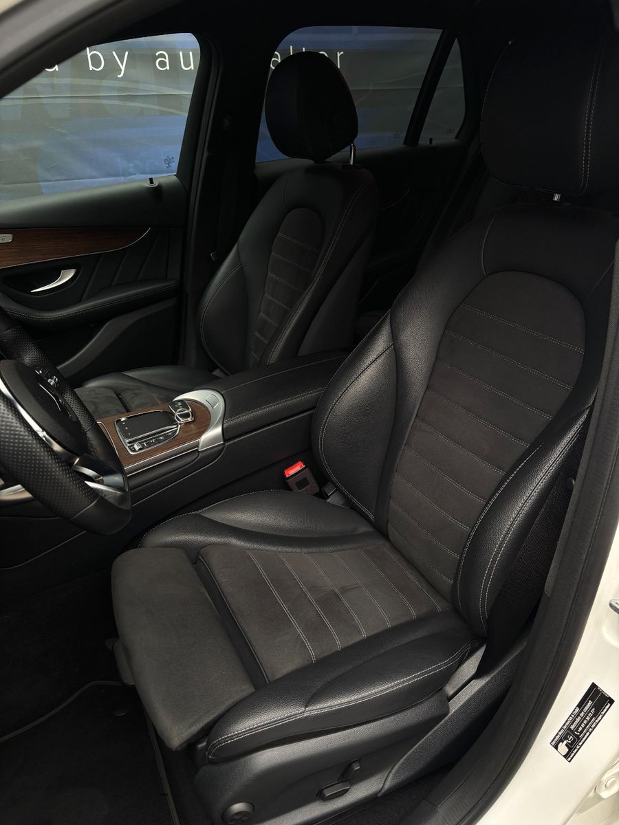 Fahrzeugabbildung Mercedes-Benz GLC 300 4Matic AHK Schwenkbar,AMG Line