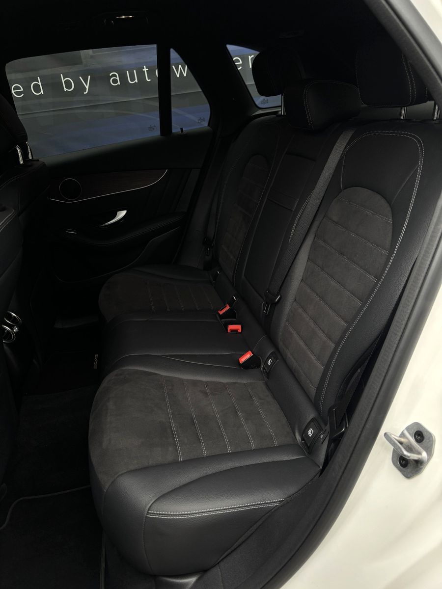 Fahrzeugabbildung Mercedes-Benz GLC 300 4Matic AHK Schwenkbar,AMG Line