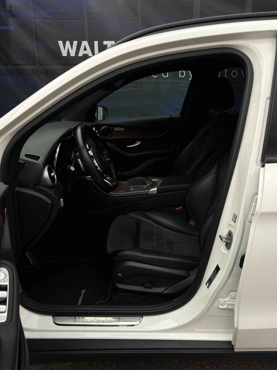 Fahrzeugabbildung Mercedes-Benz GLC 300 4Matic AHK Schwenkbar,AMG Line
