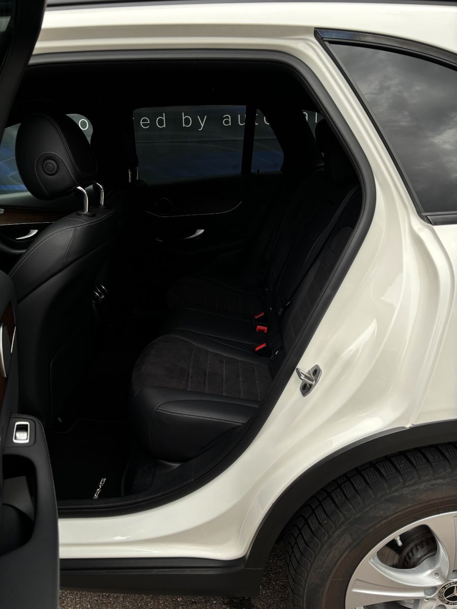 Fahrzeugabbildung Mercedes-Benz GLC 300 4Matic AHK Schwenkbar,AMG Line