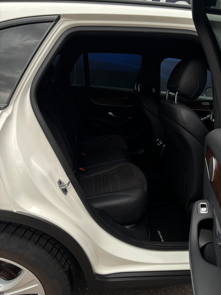 Fahrzeugabbildung Mercedes-Benz GLC 300 4Matic AHK Schwenkbar,AMG Line