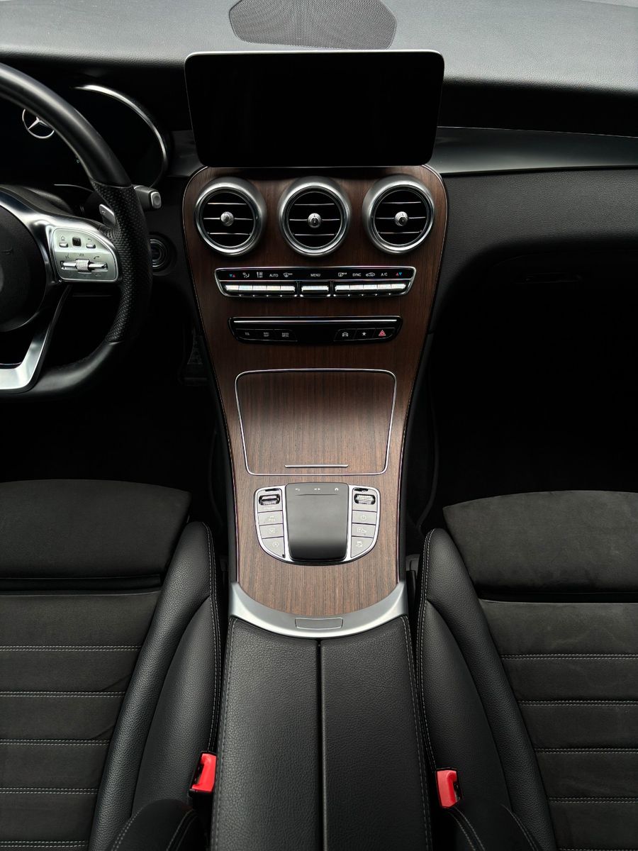 Fahrzeugabbildung Mercedes-Benz GLC 300 4Matic AHK Schwenkbar,AMG Line