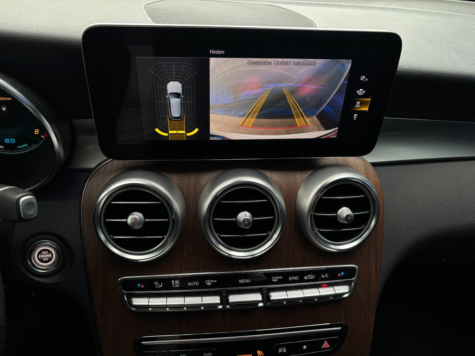Fahrzeugabbildung Mercedes-Benz GLC 300 4Matic AHK Schwenkbar,AMG Line