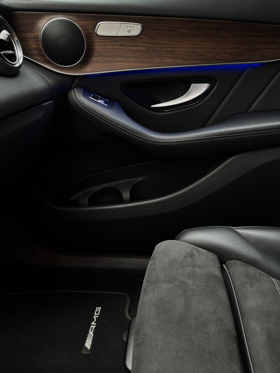 Fahrzeugabbildung Mercedes-Benz GLC 300 4Matic AHK Schwenkbar,AMG Line