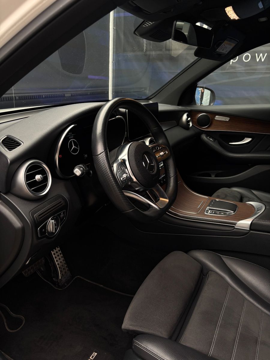 Fahrzeugabbildung Mercedes-Benz GLC 300 4Matic AHK Schwenkbar,AMG Line
