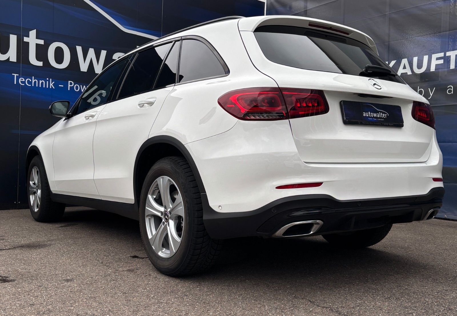 Fahrzeugabbildung Mercedes-Benz GLC 300 4Matic AHK Schwenkbar,AMG Line