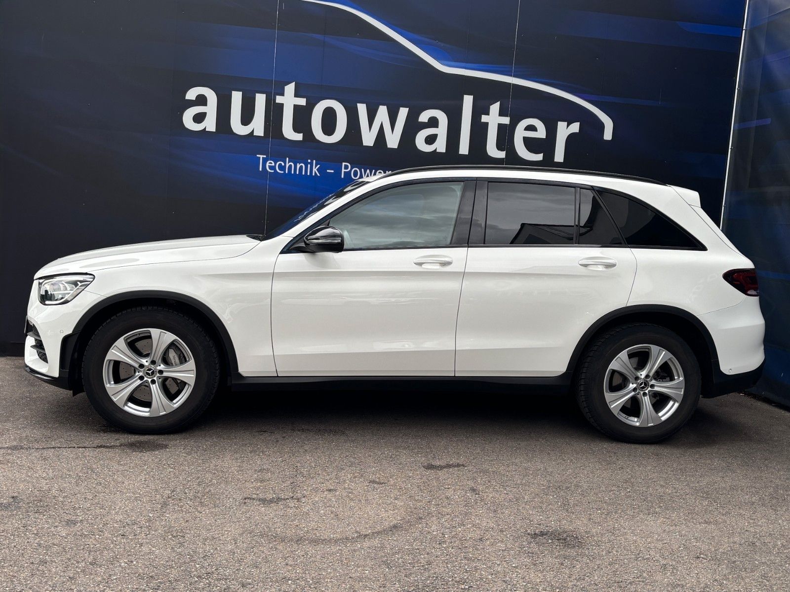 Fahrzeugabbildung Mercedes-Benz GLC 300 4Matic AHK Schwenkbar,AMG Line