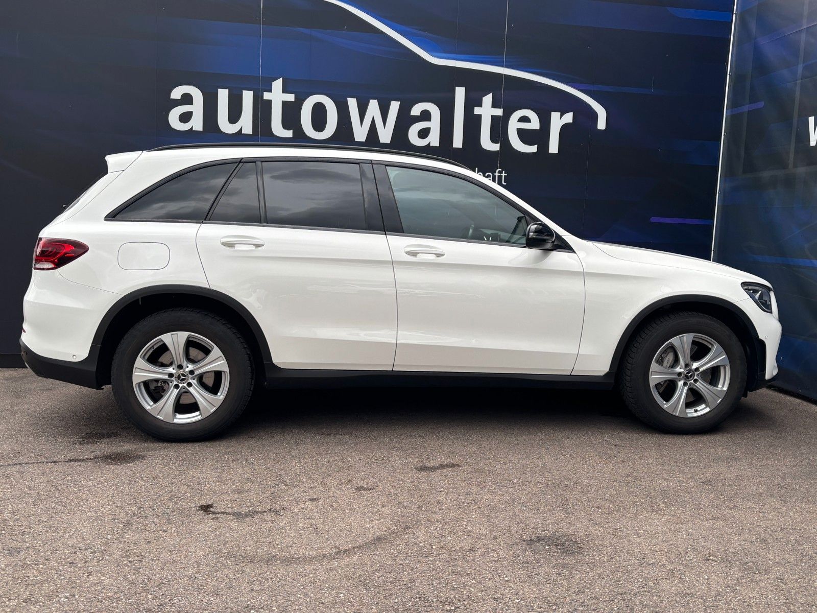 Fahrzeugabbildung Mercedes-Benz GLC 300 4Matic AHK Schwenkbar,AMG Line