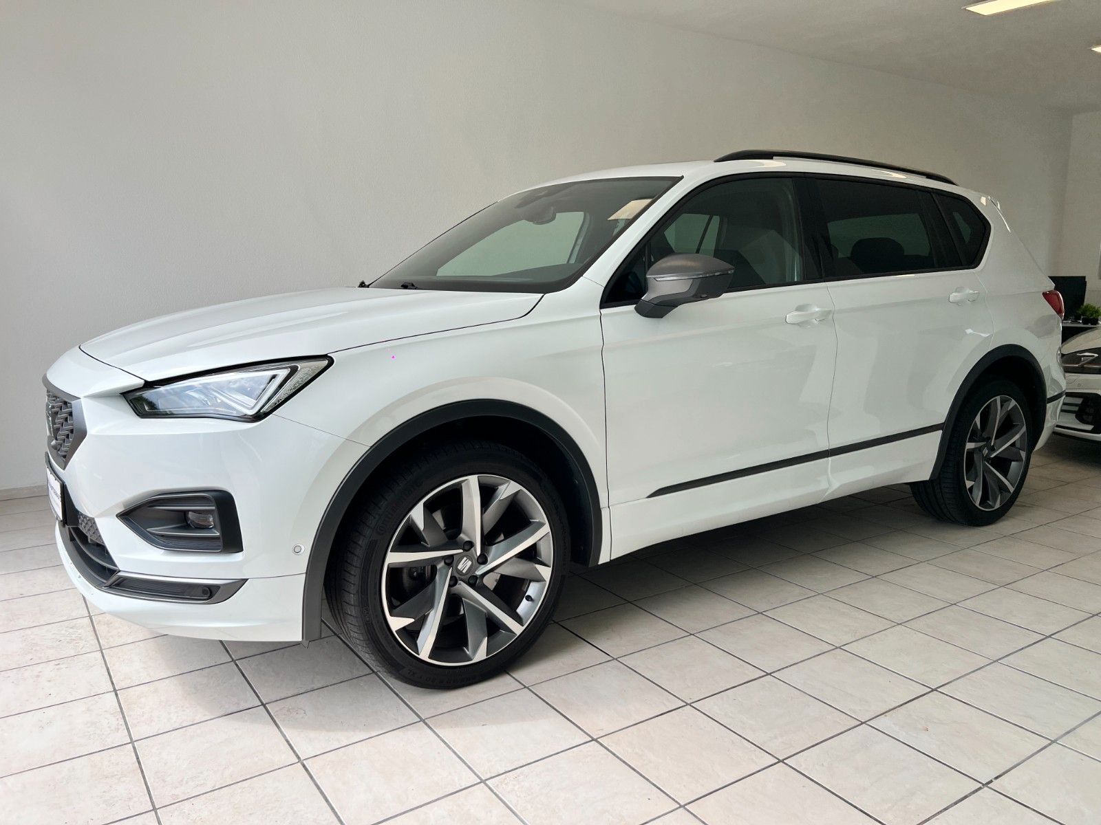 Fahrzeugabbildung SEAT Tarraco FR 4Drive*AHK*Pano*7-Sitzer*Standheizung