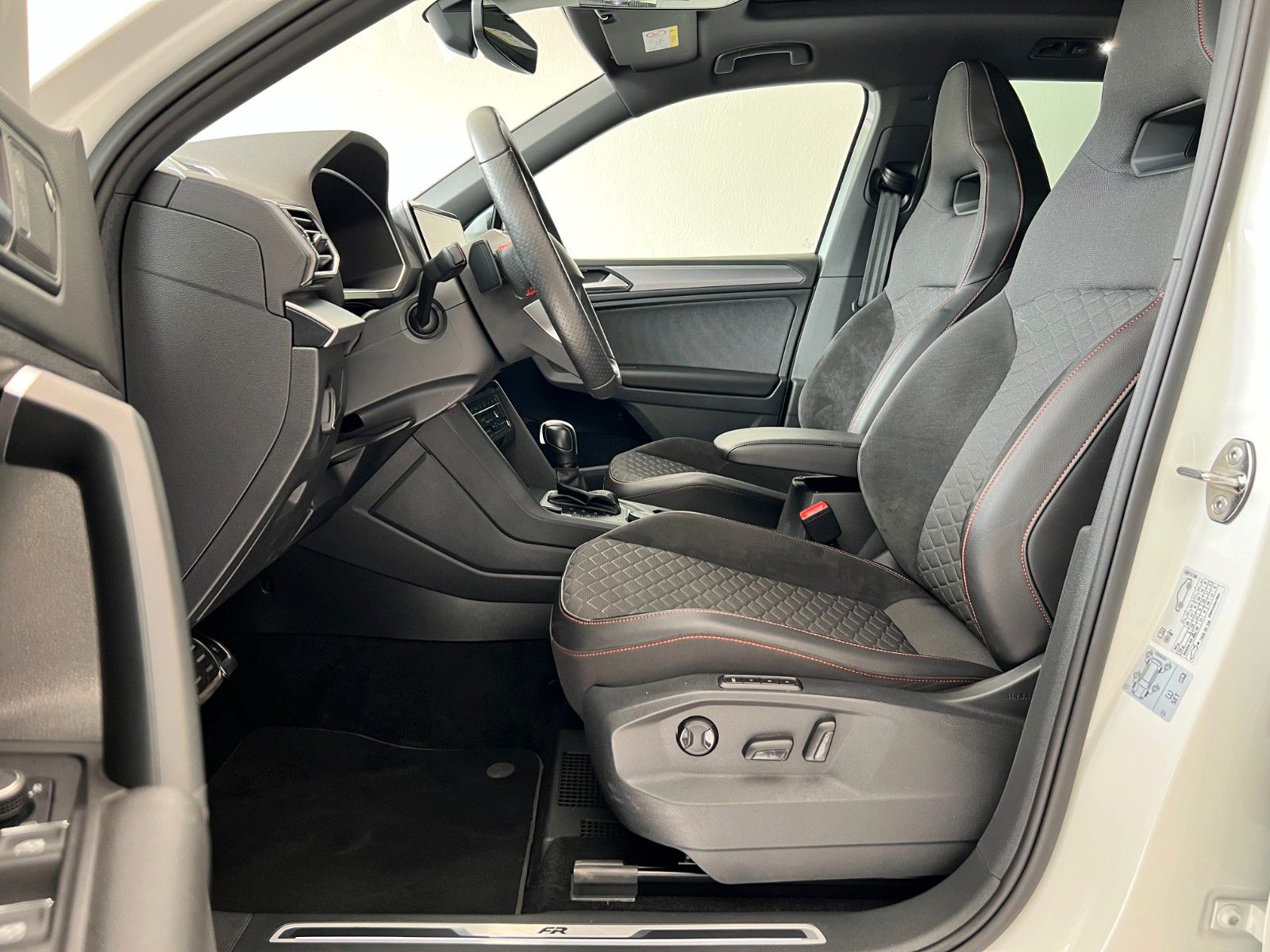 Fahrzeugabbildung SEAT Tarraco FR 4Drive*AHK*Pano*7-Sitzer*Standheizung