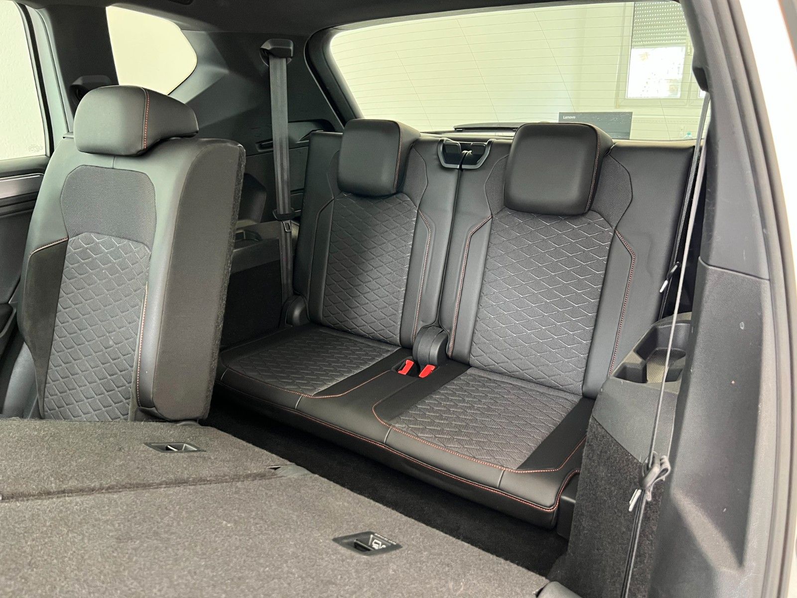 Fahrzeugabbildung SEAT Tarraco FR 4Drive*AHK*Pano*7-Sitzer*Standheizung