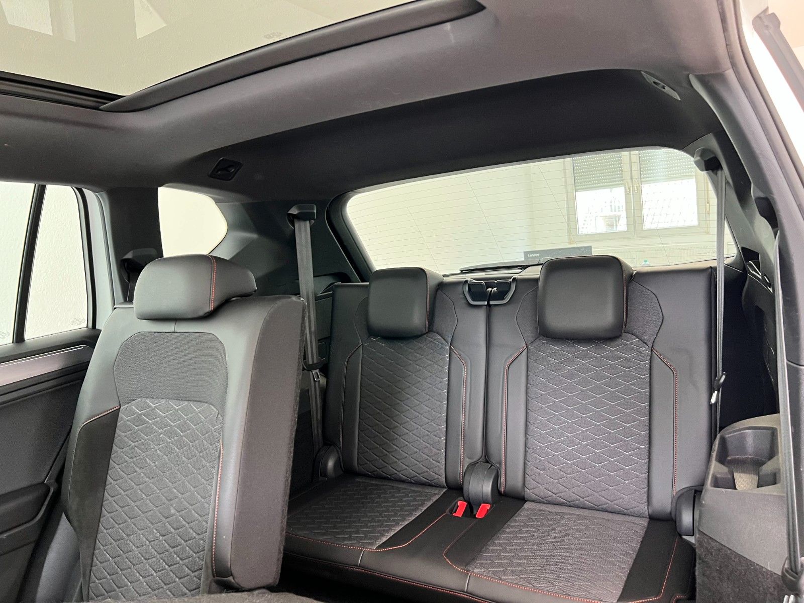 Fahrzeugabbildung SEAT Tarraco FR 4Drive*AHK*Pano*7-Sitzer*Standheizung