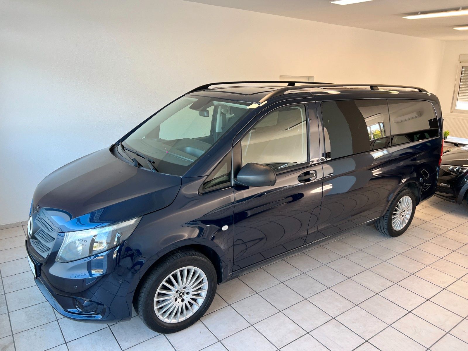 Mercedes-Benz Vito Tourer 116 CDI 4x4 lang Edition*AHK*8Sitzer