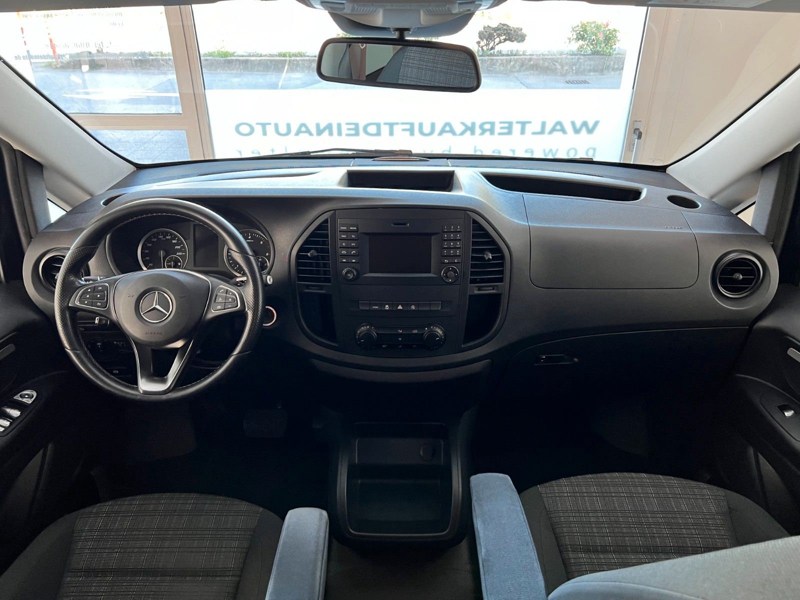 Fahrzeugabbildung Mercedes-Benz Vito Tourer 116 CDI 4x4 lang Edition*AHK*8Sitzer