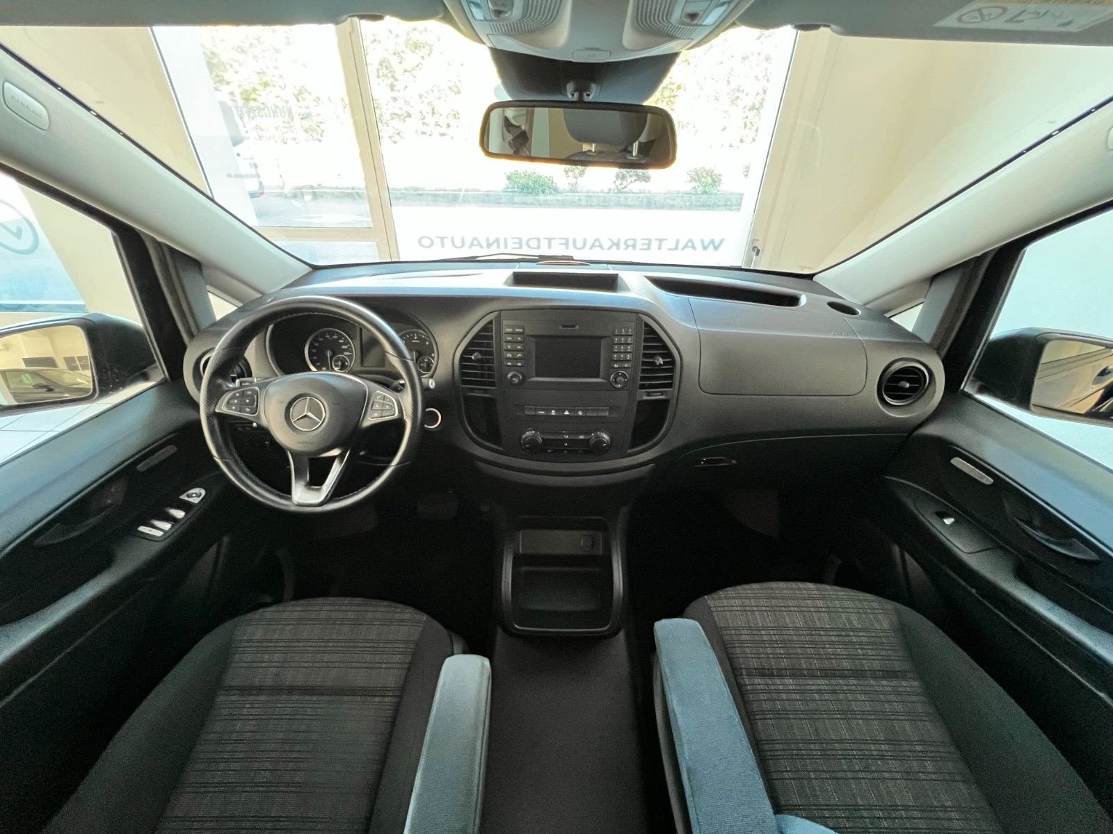 Fahrzeugabbildung Mercedes-Benz Vito Tourer 116 CDI 4x4 lang Edition*AHK*8Sitzer