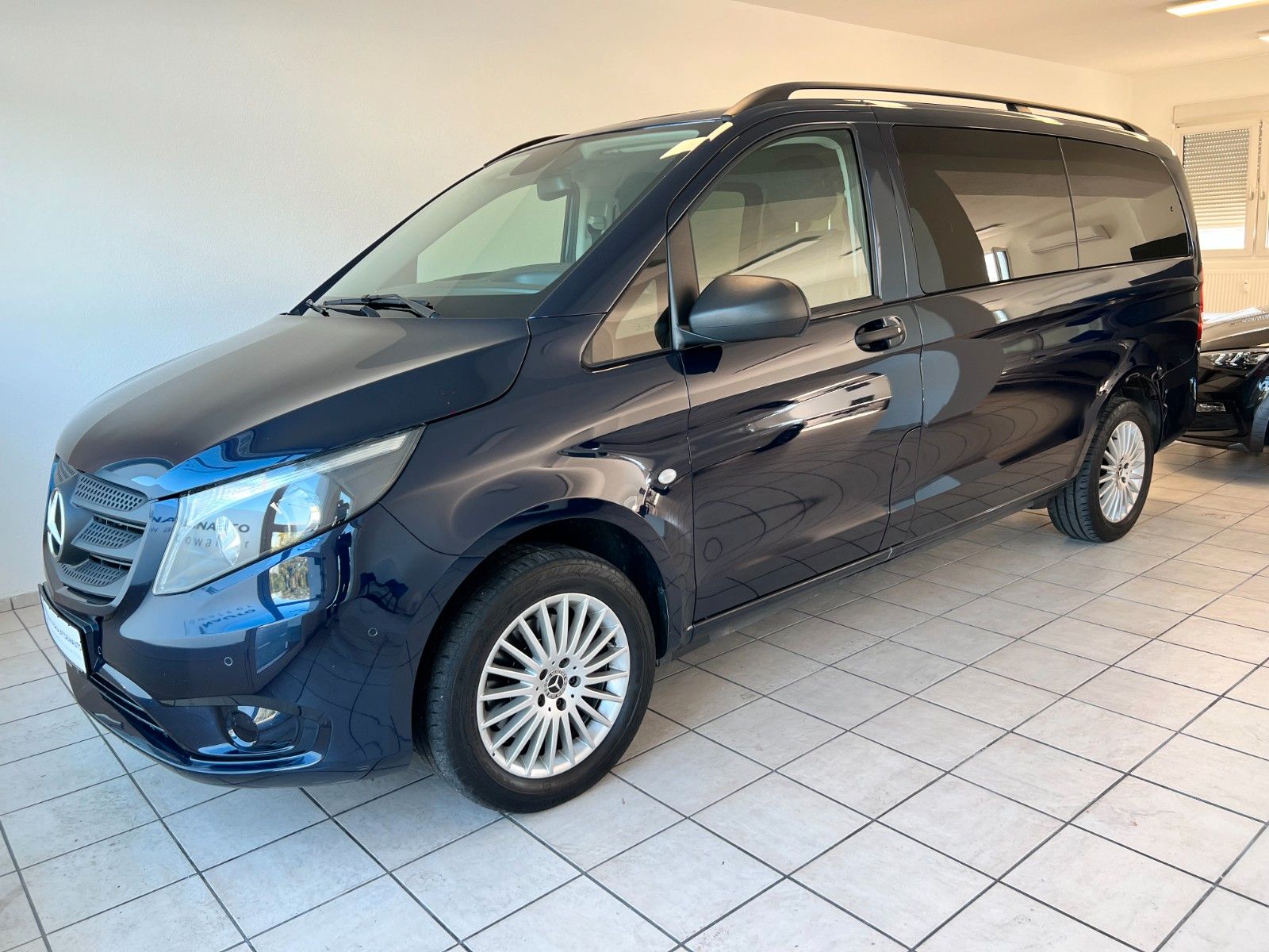 Fahrzeugabbildung Mercedes-Benz Vito Tourer 116 CDI 4x4 lang Edition*AHK*8Sitzer