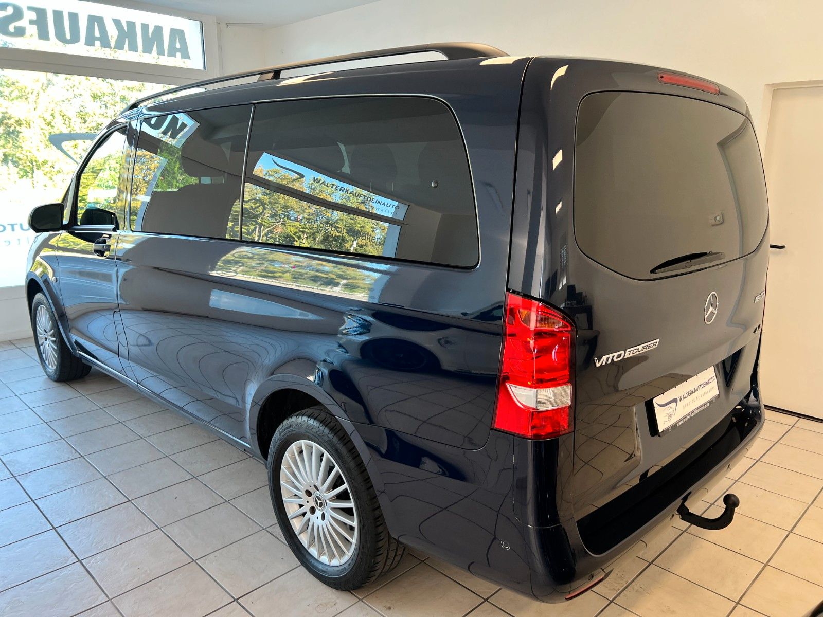 Fahrzeugabbildung Mercedes-Benz Vito Tourer 116 CDI 4x4 lang Edition*AHK*8Sitzer
