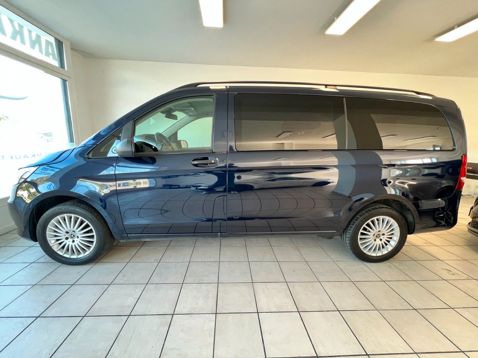 Fahrzeugabbildung Mercedes-Benz Vito Tourer 116 CDI 4x4 lang Edition*AHK*8Sitzer