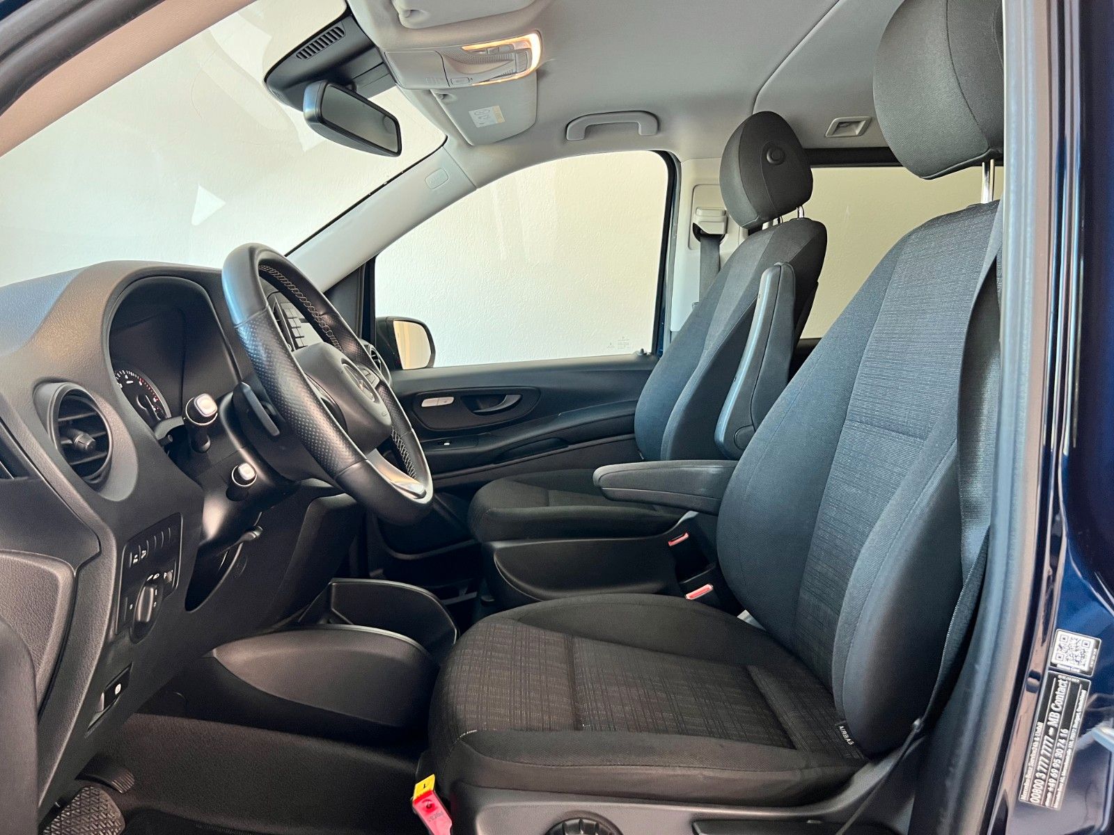 Fahrzeugabbildung Mercedes-Benz Vito Tourer 116 CDI 4x4 lang Edition*AHK*8Sitzer