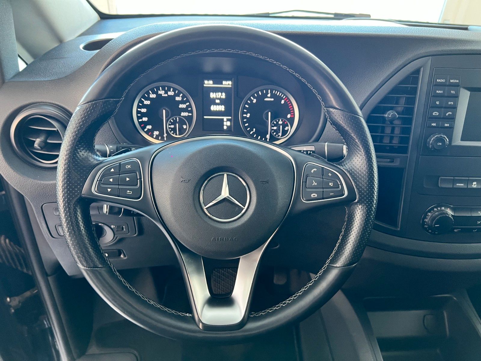 Fahrzeugabbildung Mercedes-Benz Vito Tourer 116 CDI 4x4 lang Edition*AHK*8Sitzer
