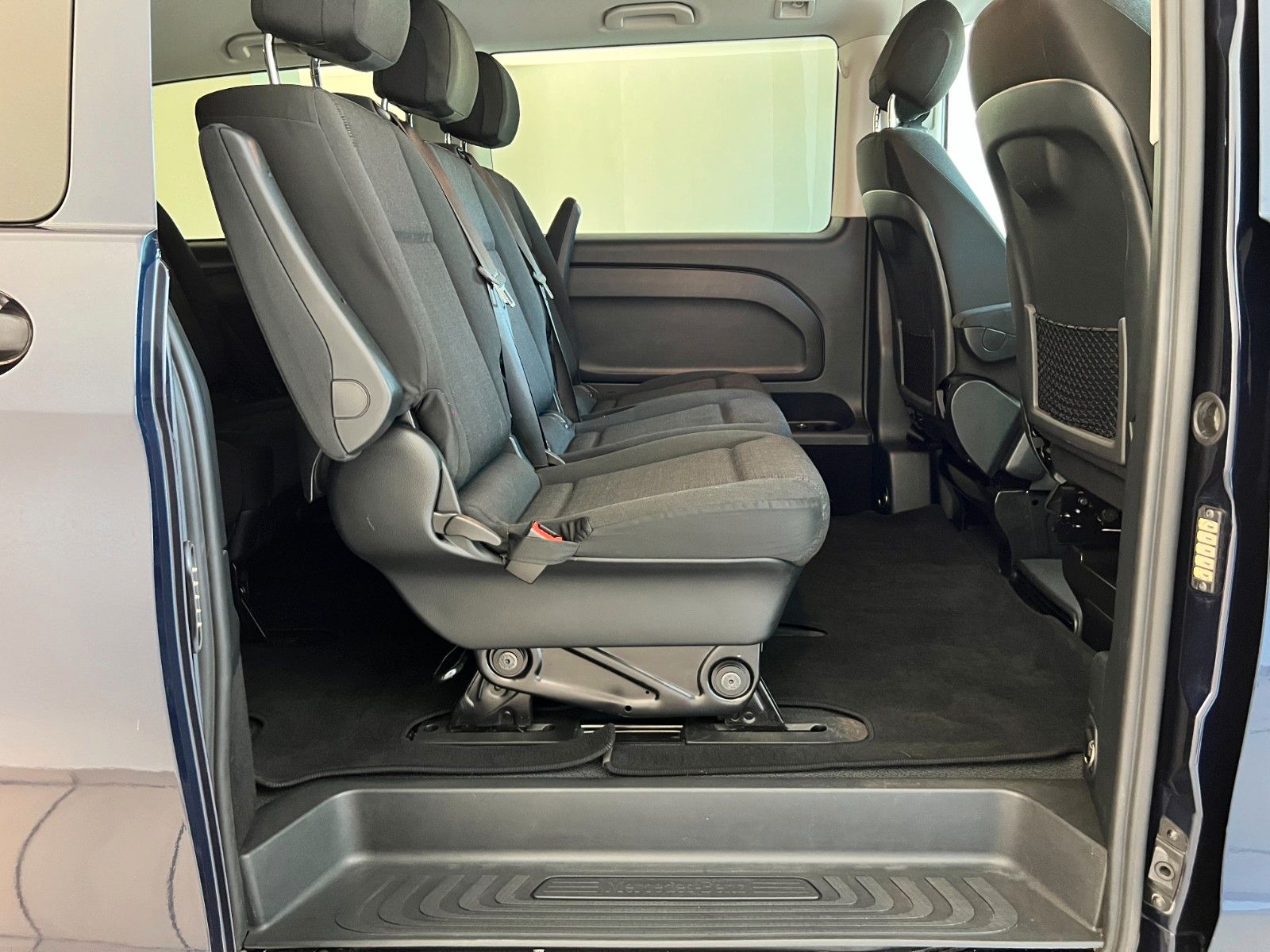 Fahrzeugabbildung Mercedes-Benz Vito Tourer 116 CDI 4x4 lang Edition*AHK*8Sitzer