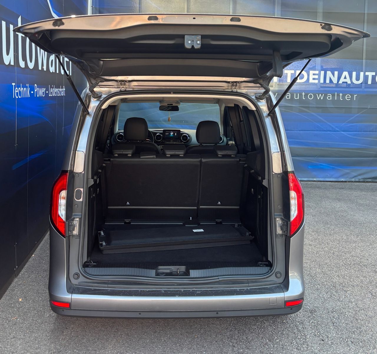 Fahrzeugabbildung Mercedes-Benz T 180 d  Edition
