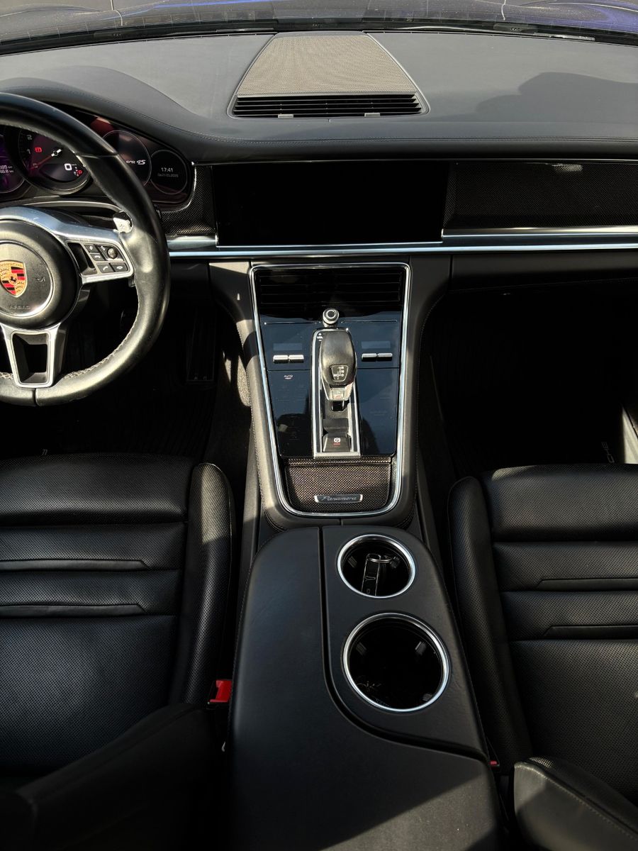 Fahrzeugabbildung Porsche Panamera 4 S-Matrix-Bose-Luftfederung-Carbon