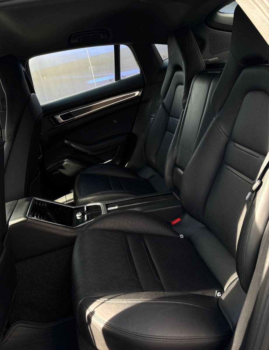 Fahrzeugabbildung Porsche Panamera 4 S-Matrix-Bose-Luftfederung-Carbon