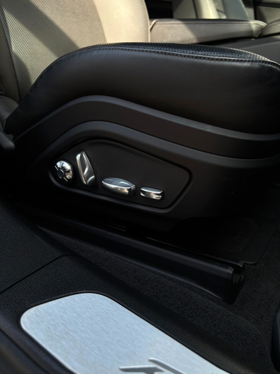 Fahrzeugabbildung Porsche Panamera 4 S-Matrix-Bose-Luftfederung-Carbon